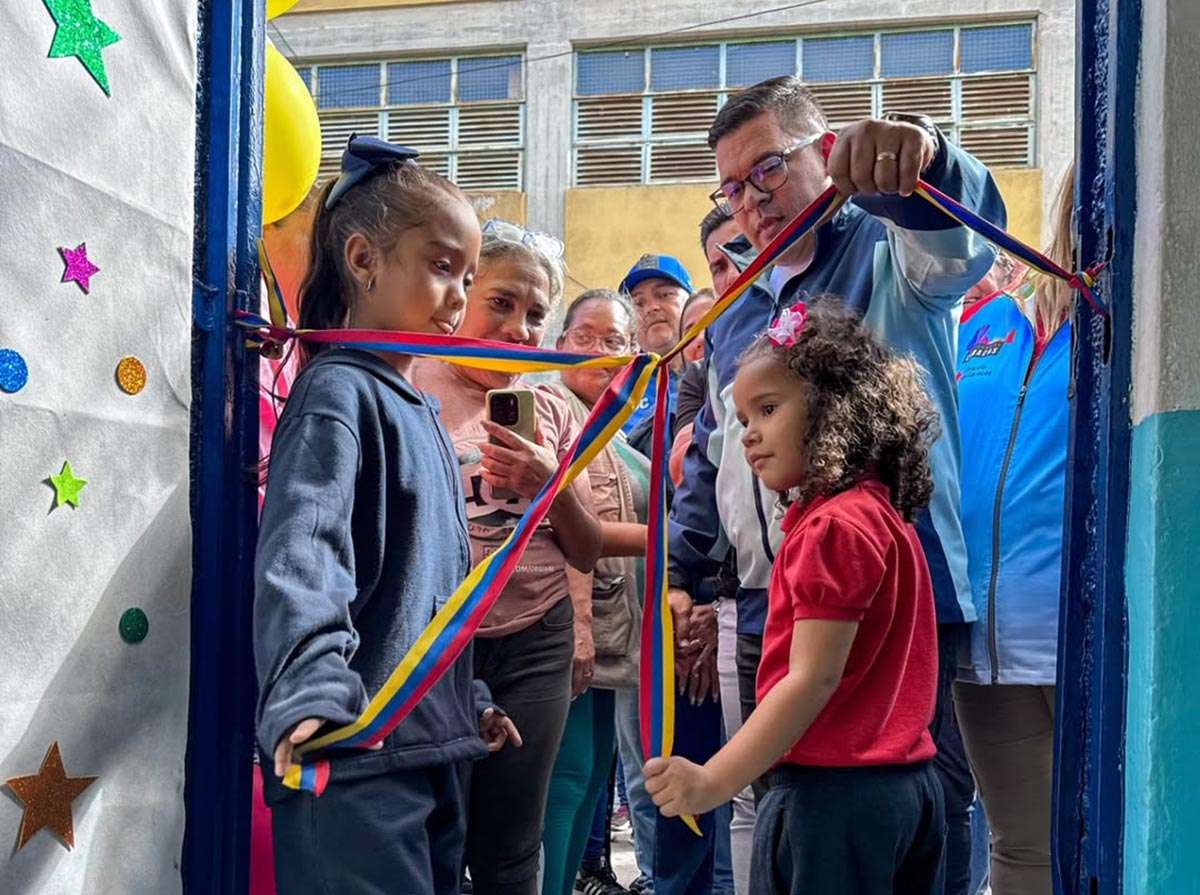 Reinauguran escuela Augusto Malavé Villalba en La Vega