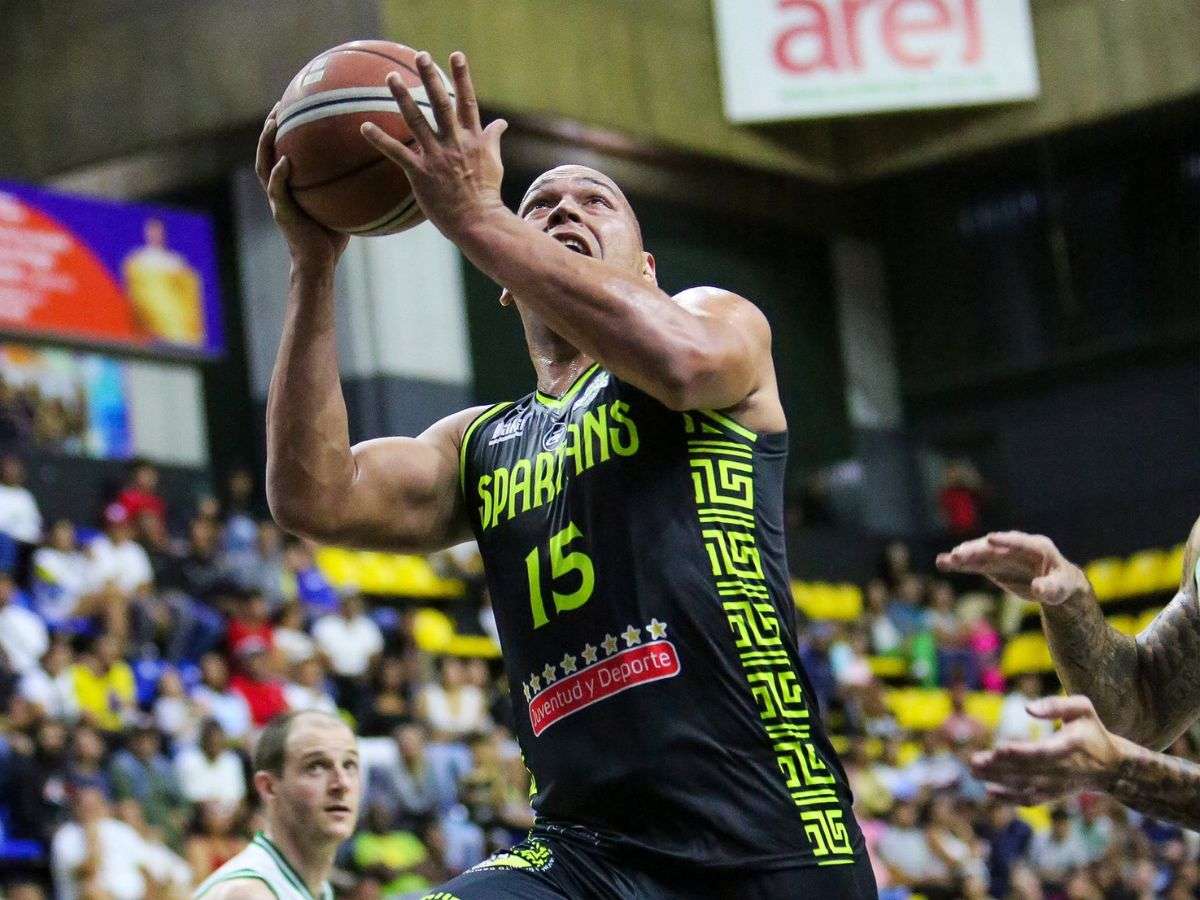 Spartans refuerza la pintura con Jovanni Díaz