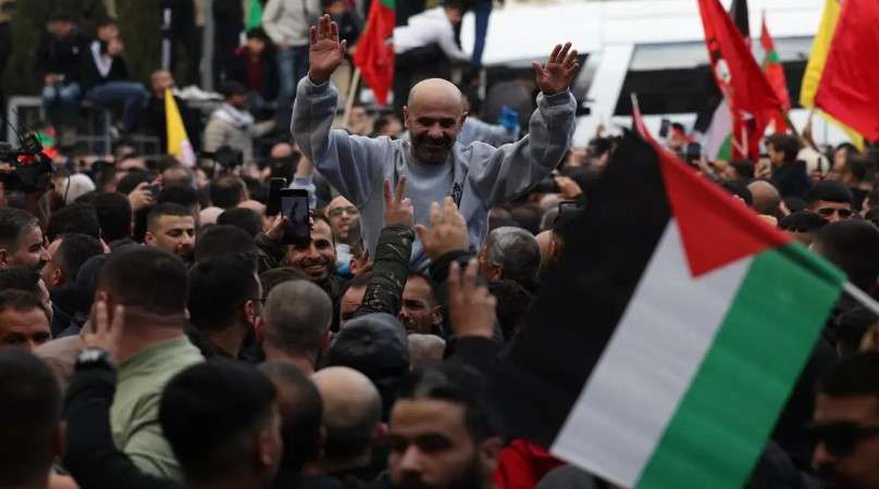 Tercer grupo de palestinos llegan a Ramala tras ser liberados por Israel