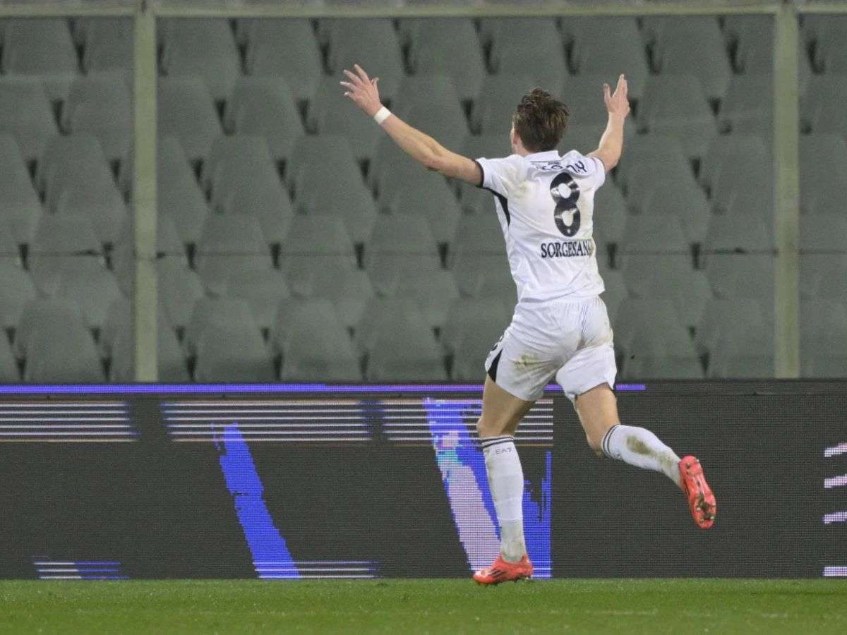 Napoli goleó a Fiorentina y es "más líder" de la Serie A