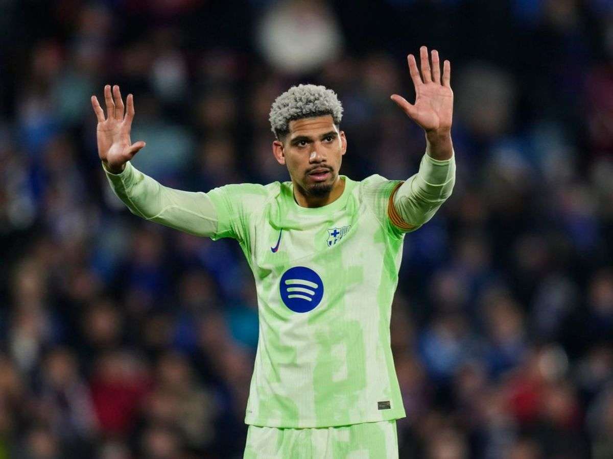 Ronald Araújo se queda en el Barcelona hasta 2031