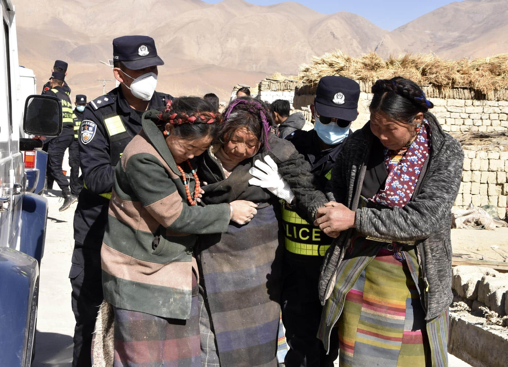 Ascienden a 126 los muertos por terremoto en China