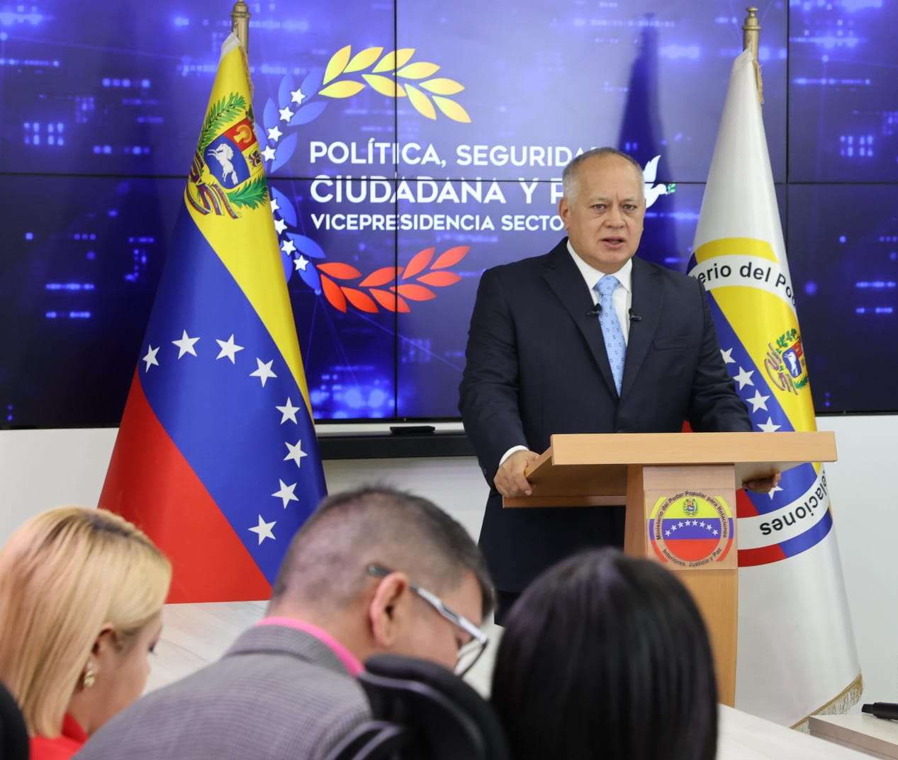 Cabello: incautamos 700 cargadores para fusil que serían usados en planes de violencia
