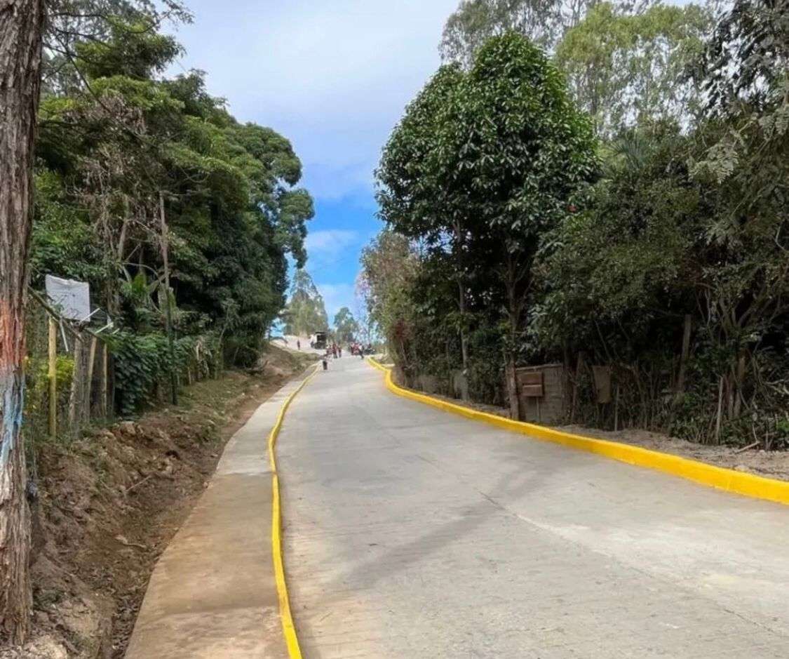 Reparan vía del sector Divino Niño en Coche