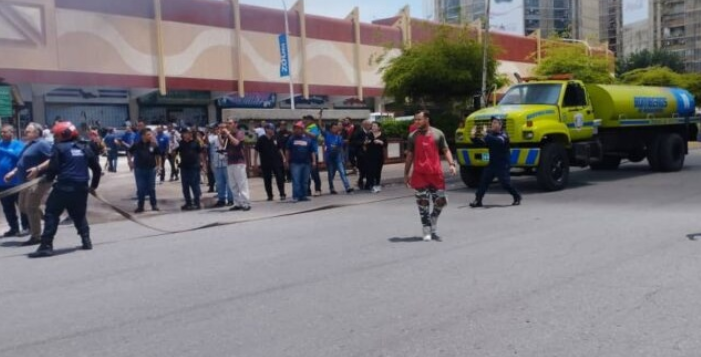 Llevaba a su novia al liceo