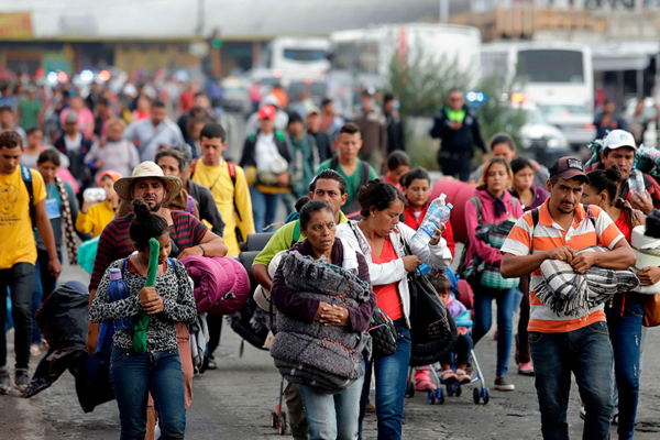 Pueblos indígenas de México auxilian a migrantes varados en el sur