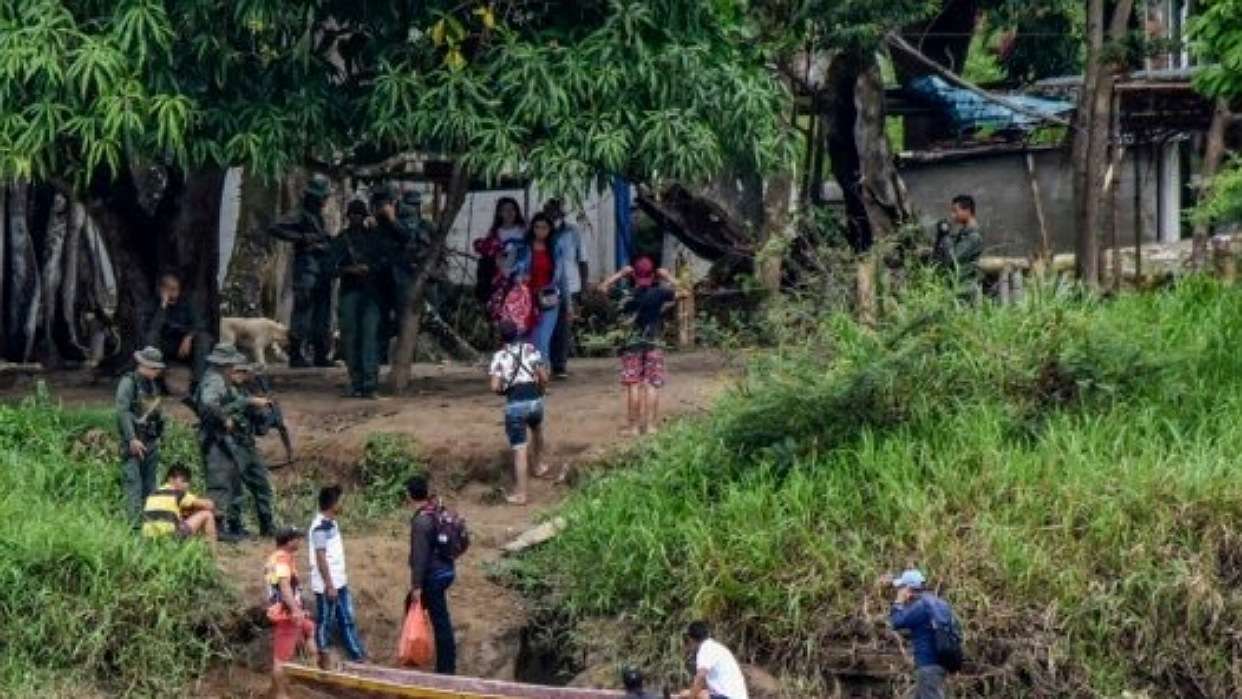 Gobernador dice que van 80 muertos por escalada de violencia en Colombia