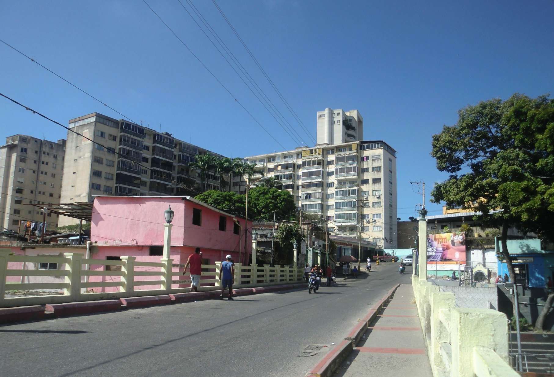 Se cansó de los escándalos de su familia y la denunció