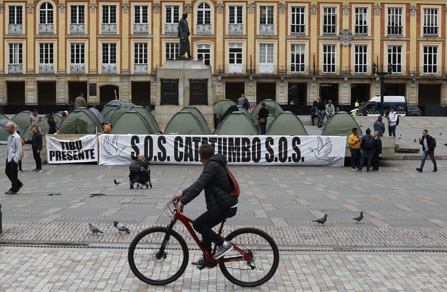 Campesinos acampan en Bogotá en protesta por violencia en el Catatumbo
