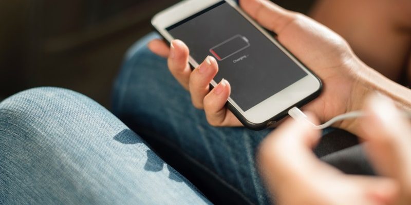 Niña de 11 años se encerró en el baño y se quitó la vida porque sus padres le quitaron el celular