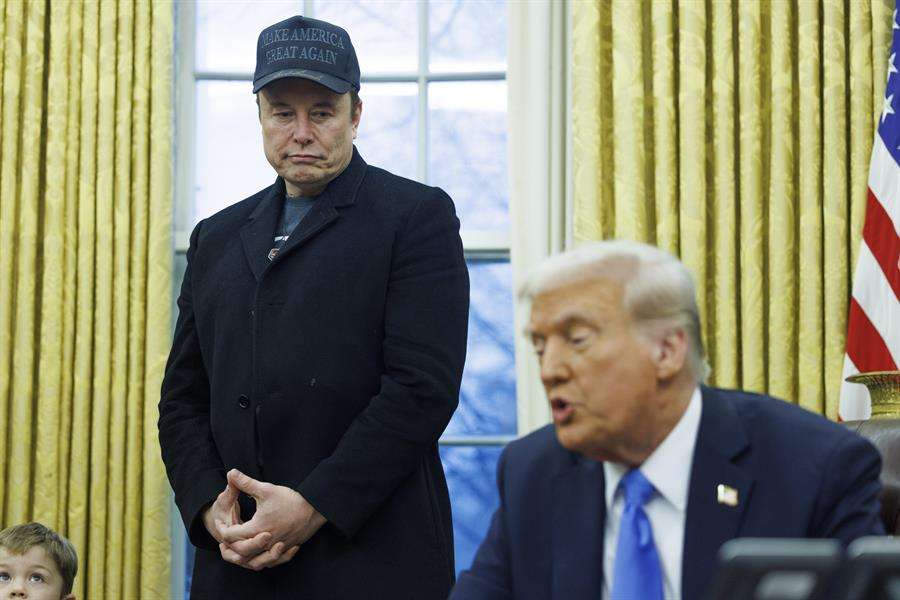 Trump firma un decreto que le otorga más poder a Elon Musk