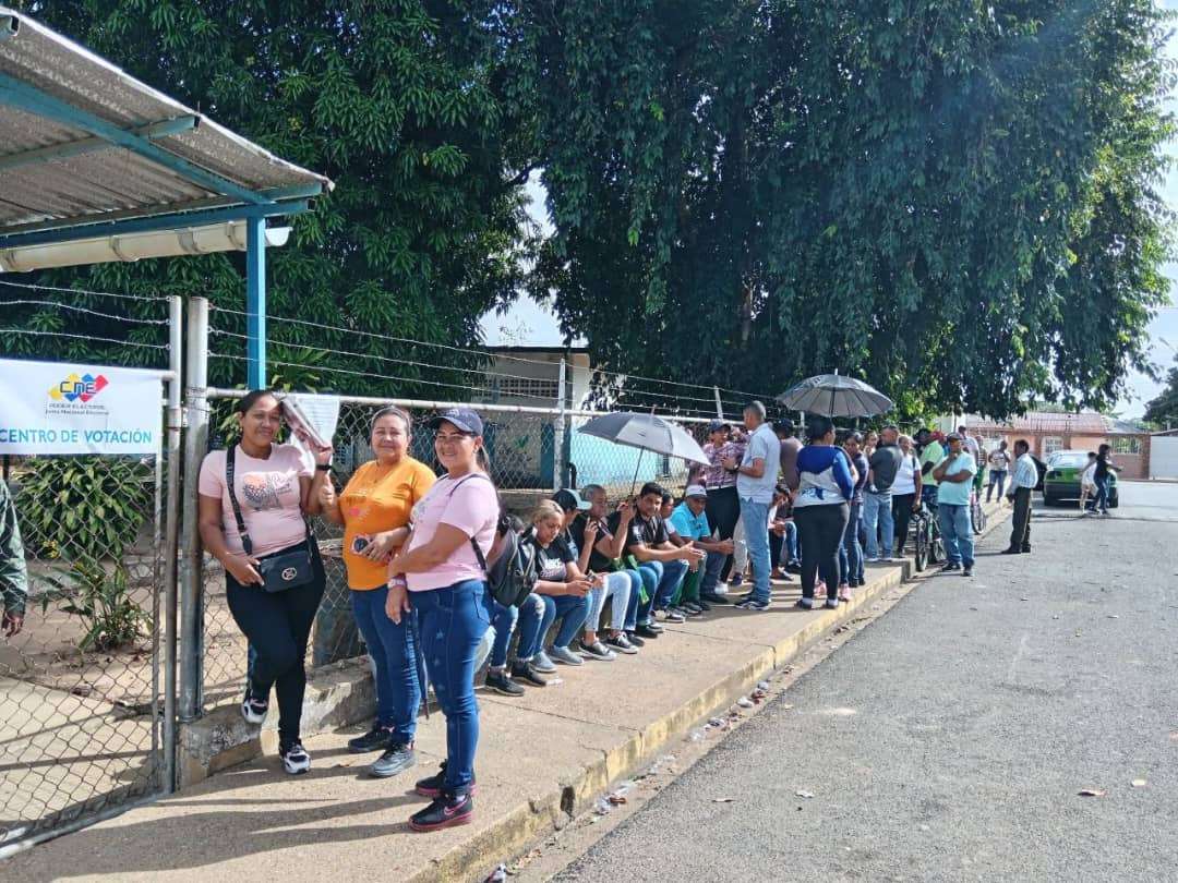 Así votan los venezolanos en la Primera Consulta Popular Nacional del 2025 