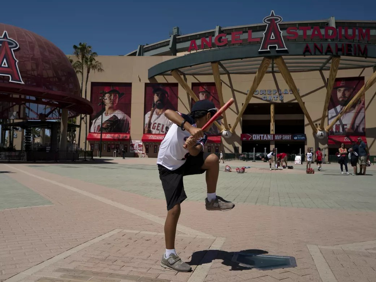 Angelinos extienden su estadía en Angel Stadium