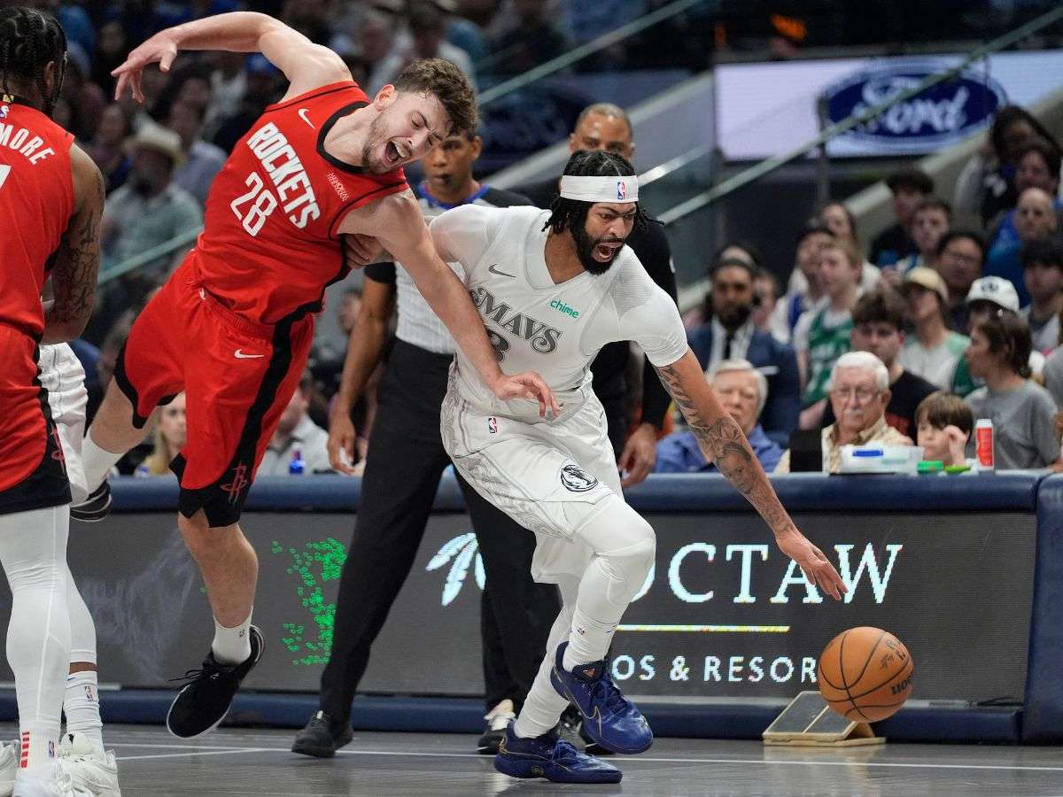 Anthony Davis se lesiona en su debut con los Mavericks