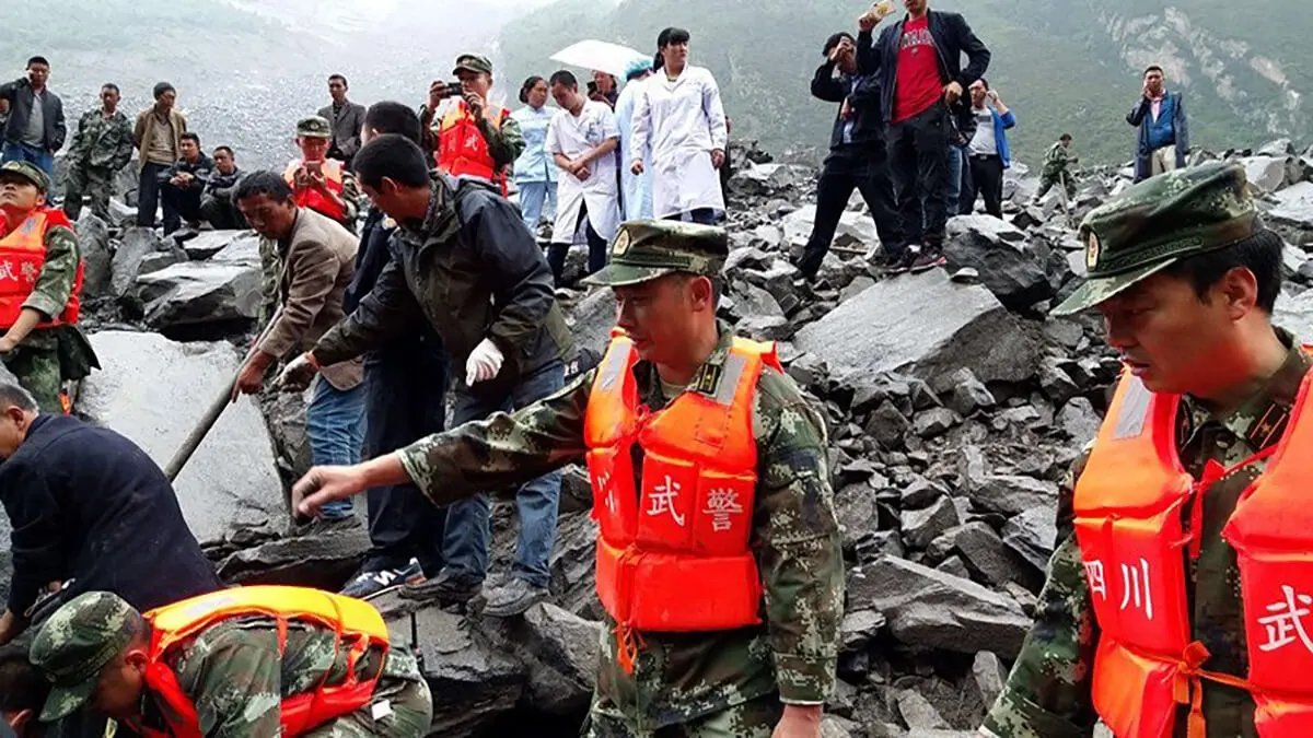 Decenas de desaparecidos por deslizamiento de tierra en China