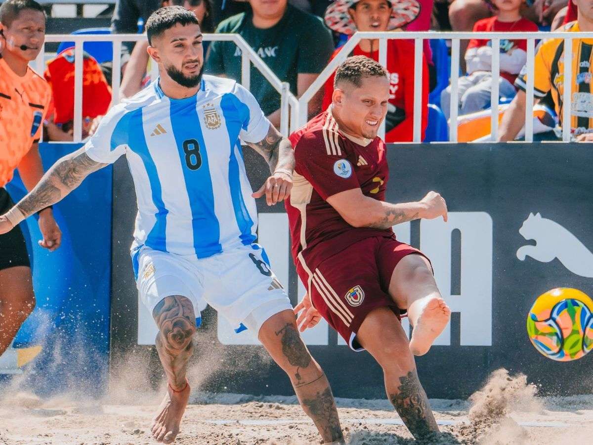Vinotinto de fútbol playa cayó ante Argentina, pero no está eliminada