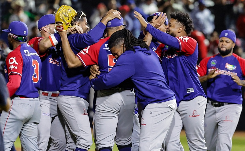En un juego no apto para cardíacos Cardenales de Lara cayó ante Dominicana