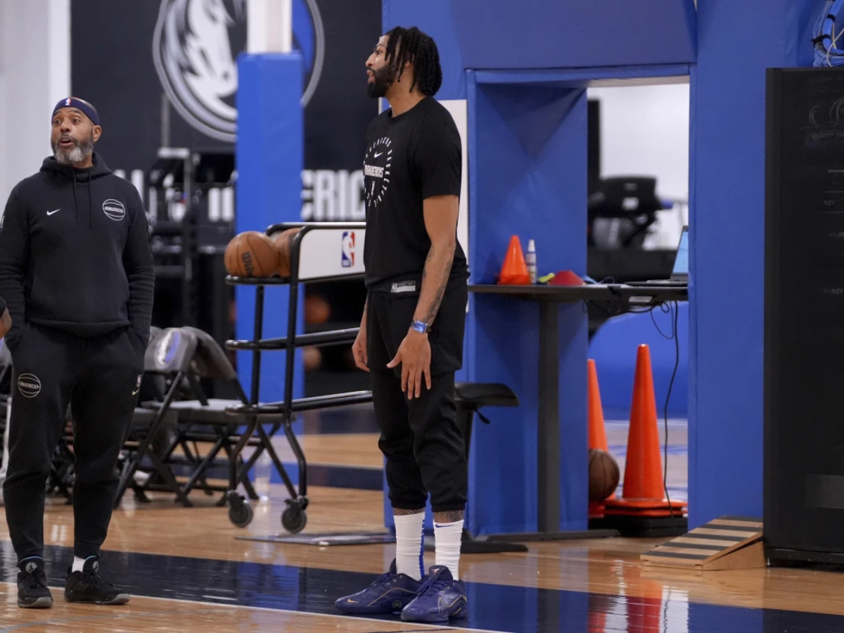 Anthony Davis seguirá sin jugar por dos semanas más