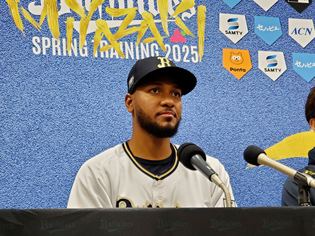 Edward Olivares fue presentado por Búfalos de Orix