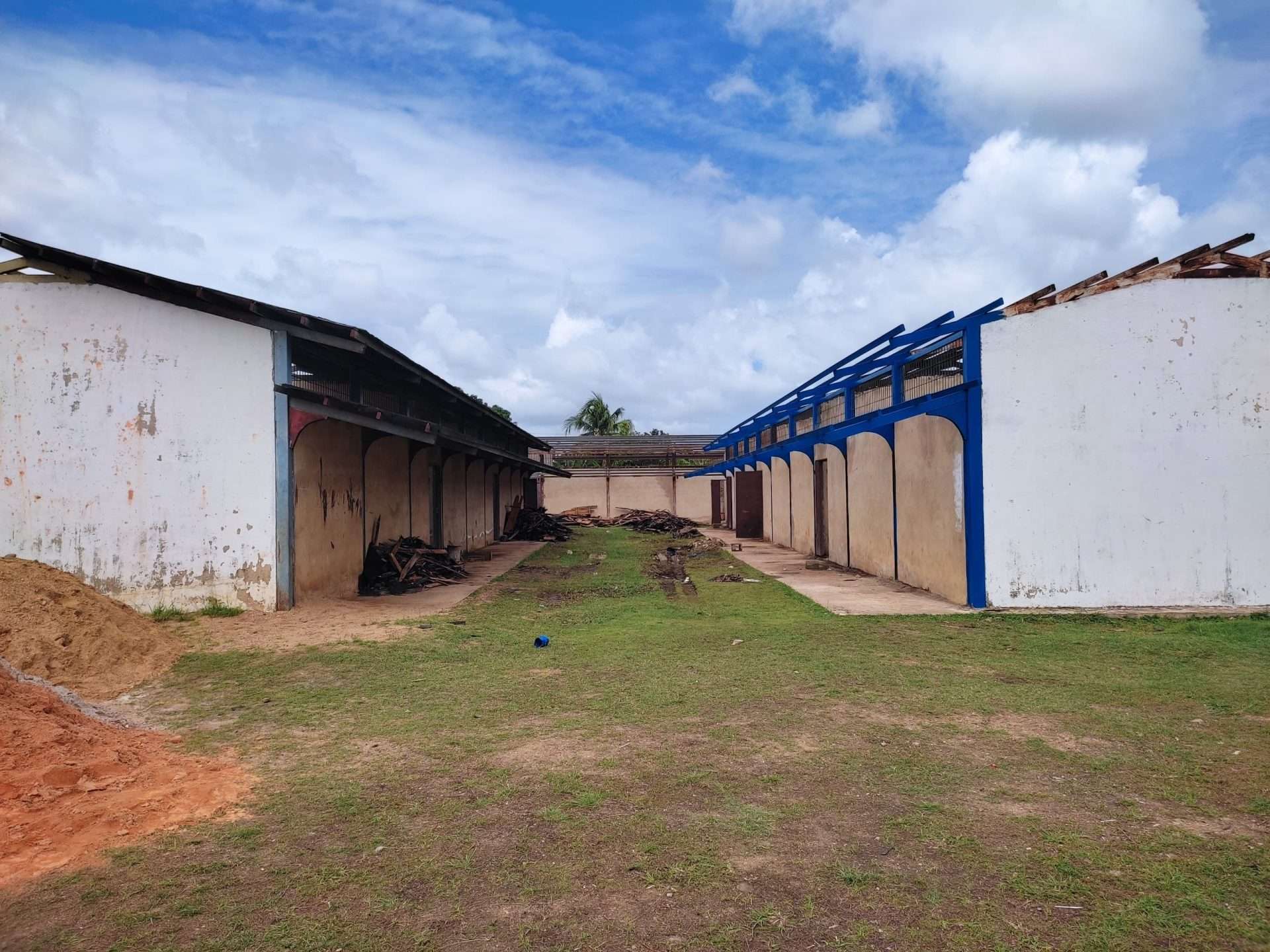 Rehabilitan una escuela de Tucupita tras la consulta popular