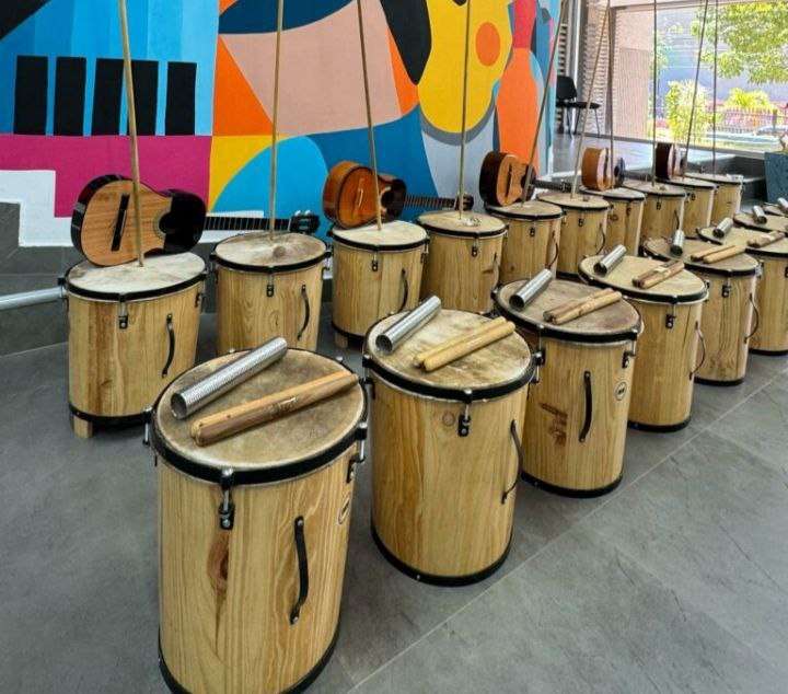 Donan kits de instrumentos gaiteros a escuelas de Maracaibo
