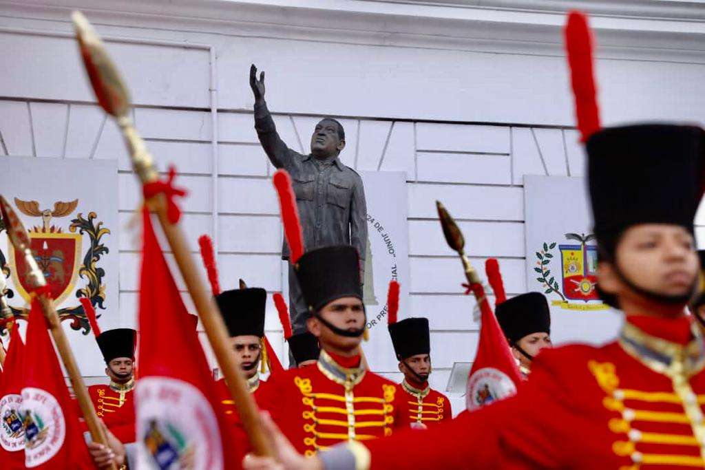 Maduro felicitó a la Guardia de Honor Presidencial por su 210° aniversario