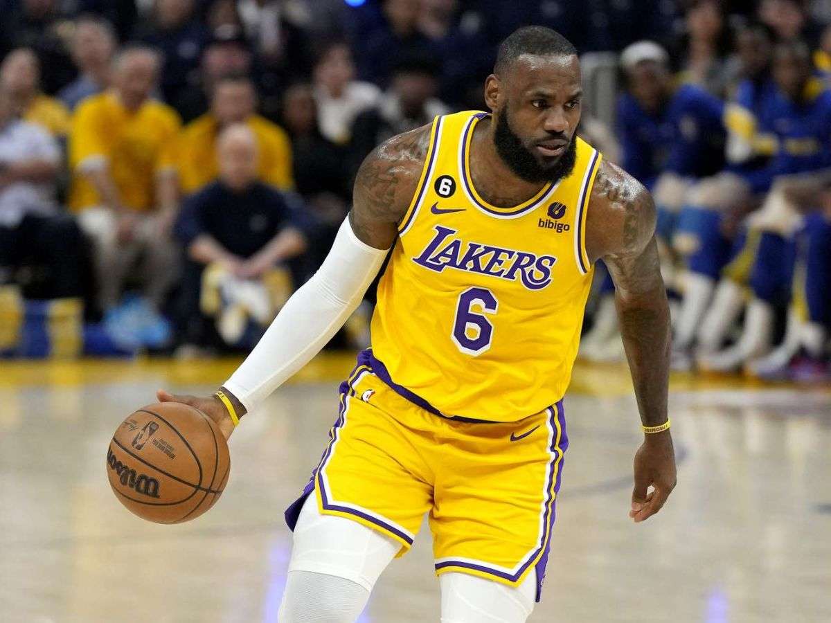 Lakers se recuperan y vencen a Portland