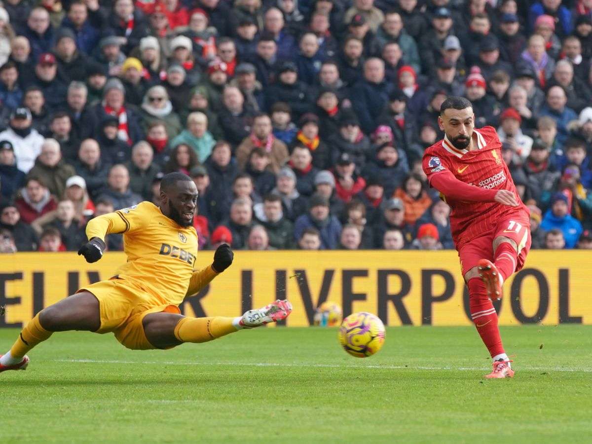 Liverpool sigue firme en la cima