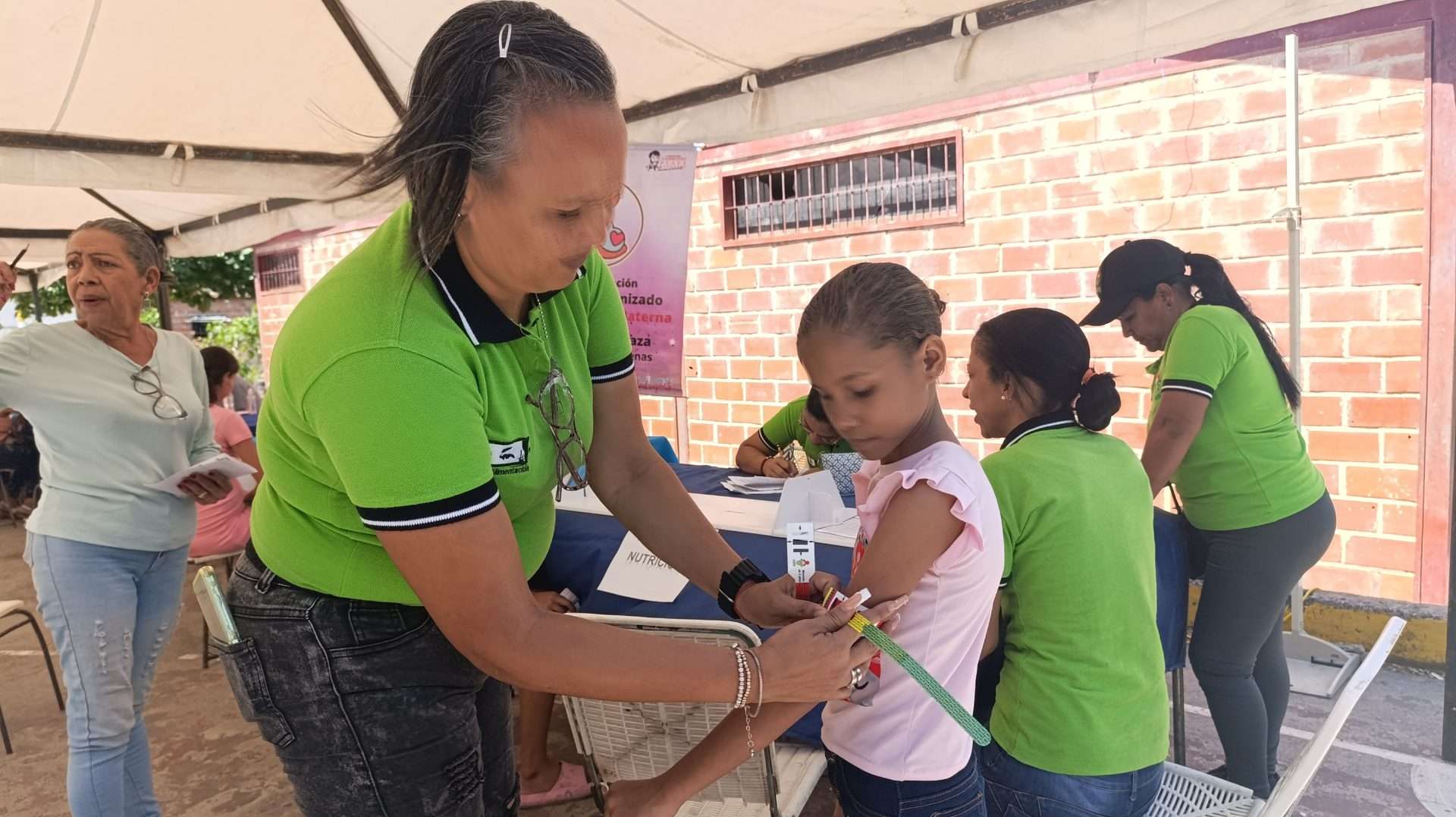 Familias en Guarenas atendidas en jornada alimentaria y de salud