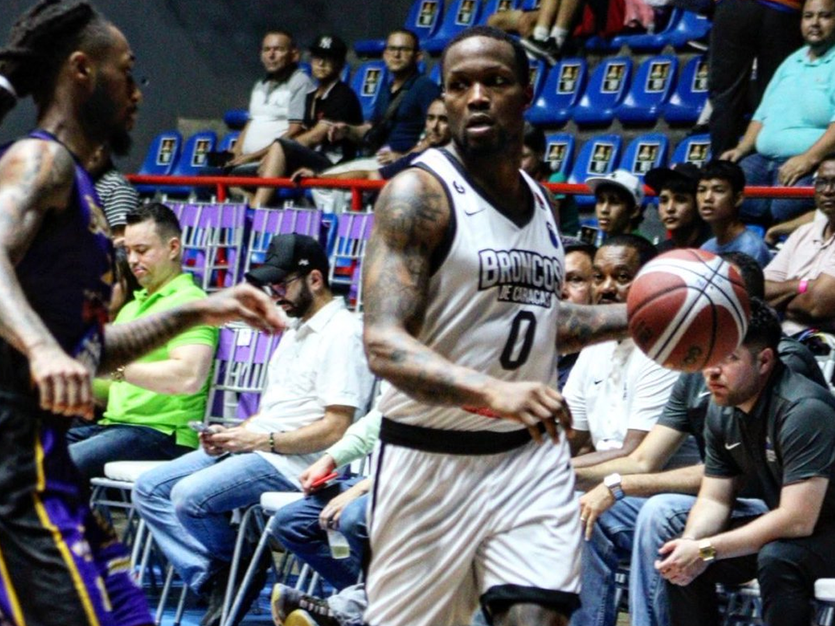 Piratas se refuerza con Ra'shad James para la SPB