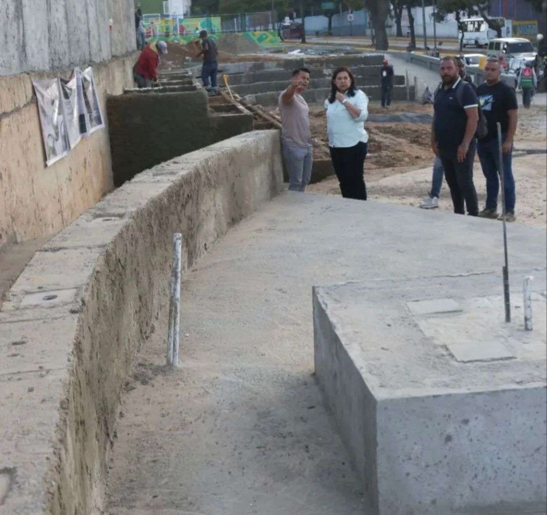 Avanza transformación de espacios públicos en Caracas