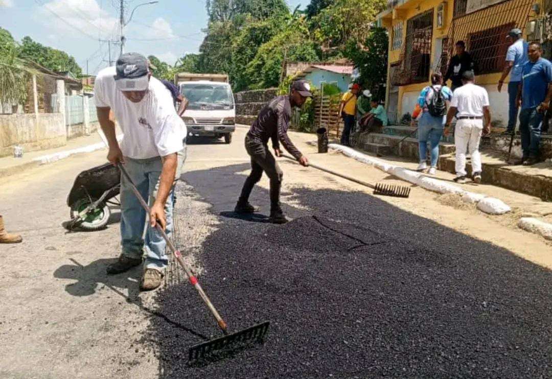 En San Francisco de Yare asfaltan la "Ruta de las Carrozas"