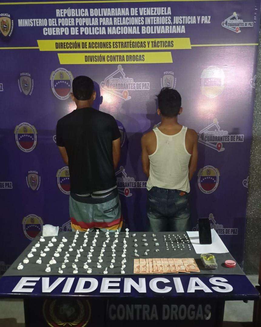 Detenidos dos sujetos en Catia con envoltorios de cocaína y marihuana