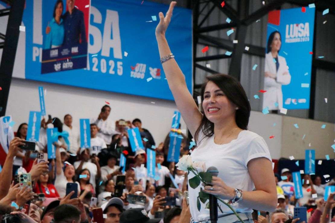 Luisa González saca ventaja sobre Noboa en reciente encuesta