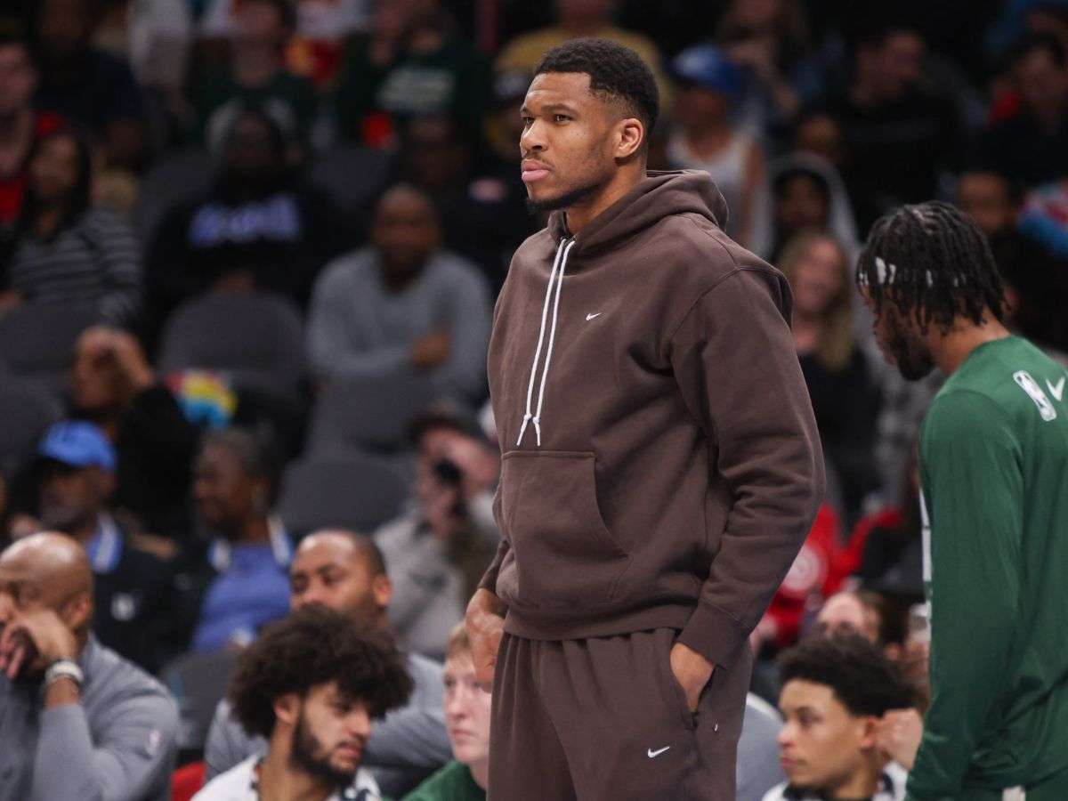 Antetokounmpo sigue con molestías en la rodilla