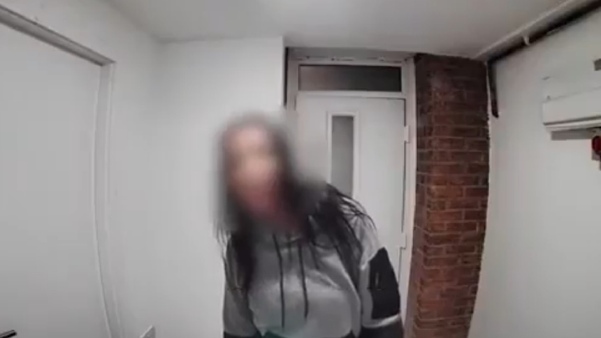 Su esposo le dijo que se iría de viaje y la forma en la que lo descubrió con su amante se hizo viral