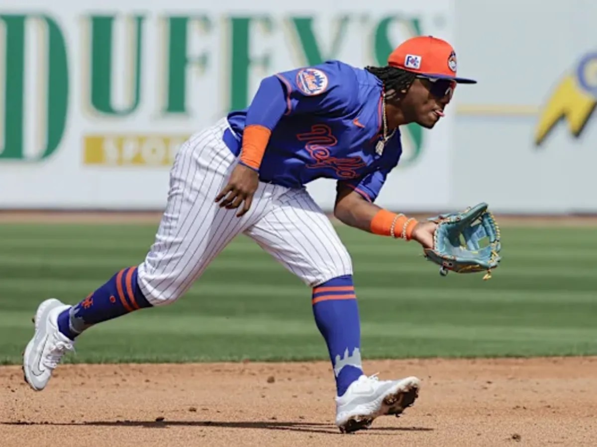 Luisángel Acuña suena en segunda base