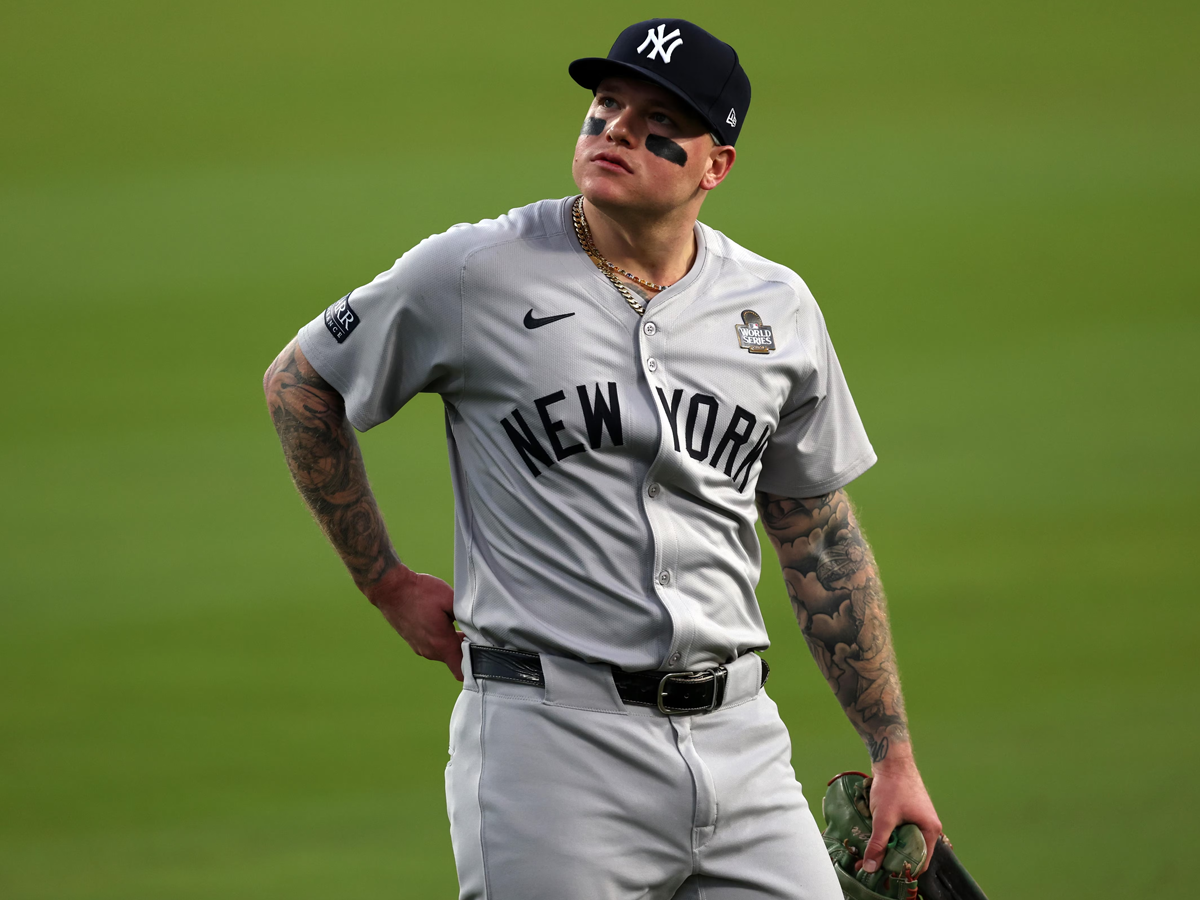 Alex Verdugo salió del mercado al firmar con Bravos