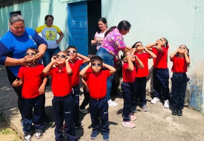 Estudiantes participan en encuentro científico