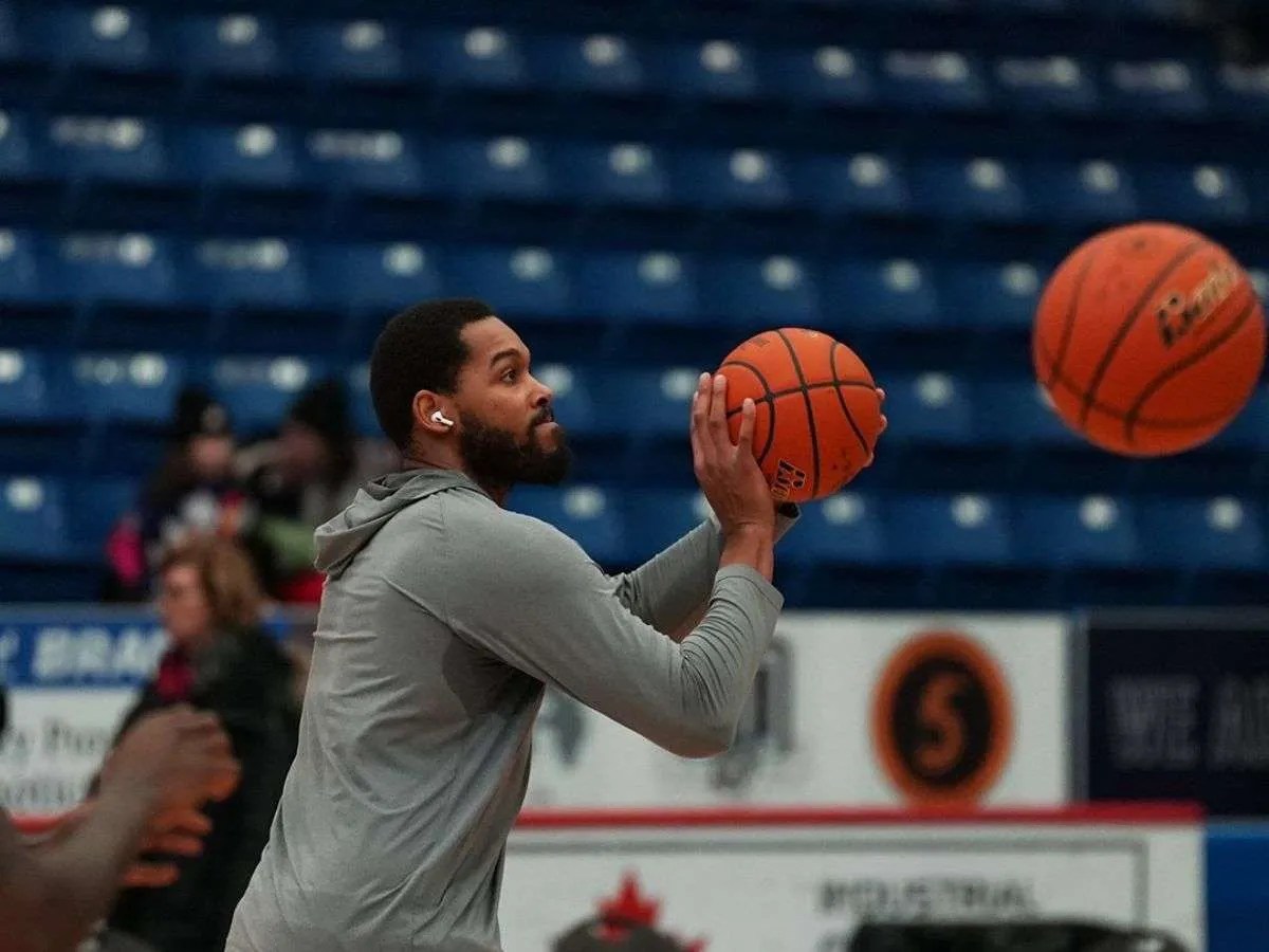 Piratas robustece su plantilla con Amir Williams