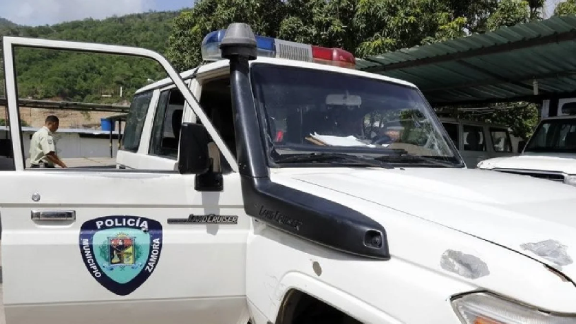 Le cayó a martillazos a una mujer