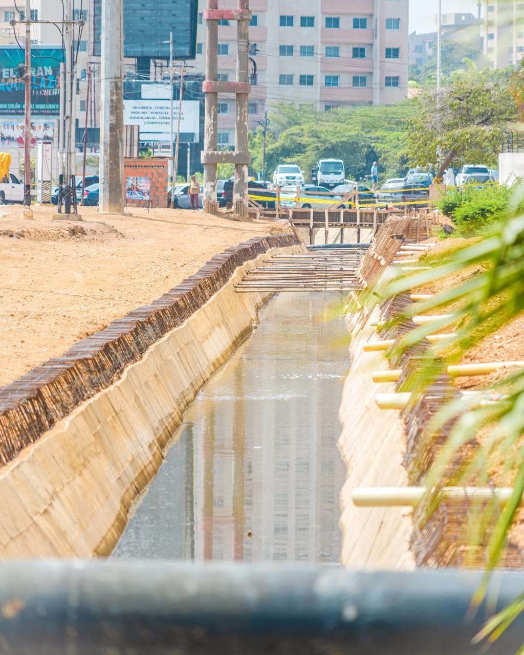 Avanza embaulamiento de canal en Lechería