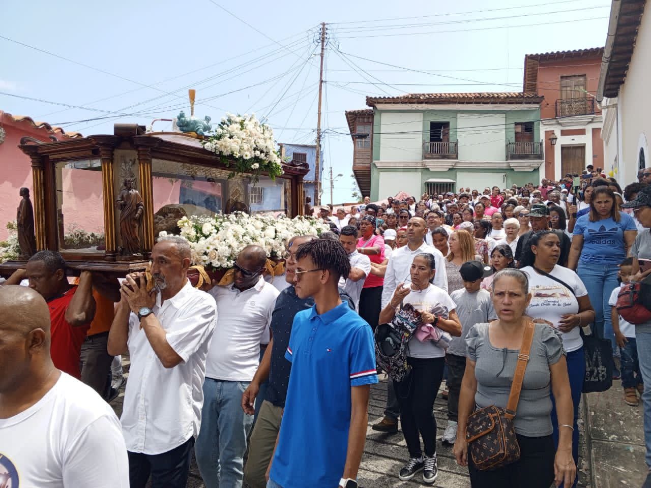 La Guaira conmemora 425 años de la llegada del Santo Cristo de la Salud