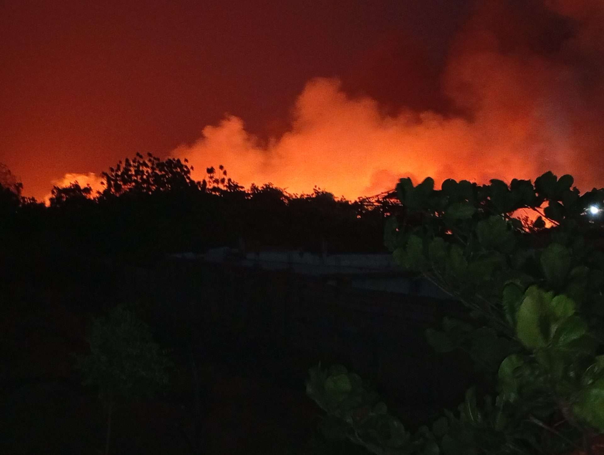 Quema de basura produjo incendio que afectó a 200 familias en Maracaibo