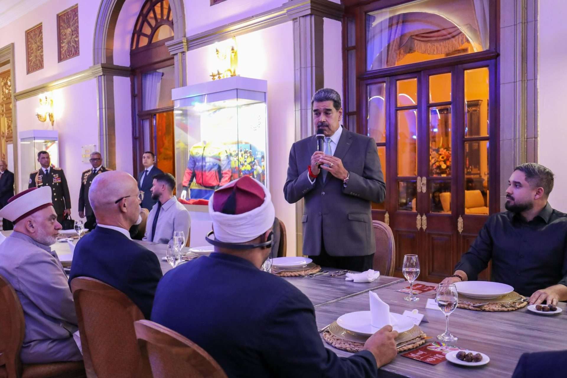 Maduro recibe a comunidad árabe musulmana y celebra el cierre del Ramadán