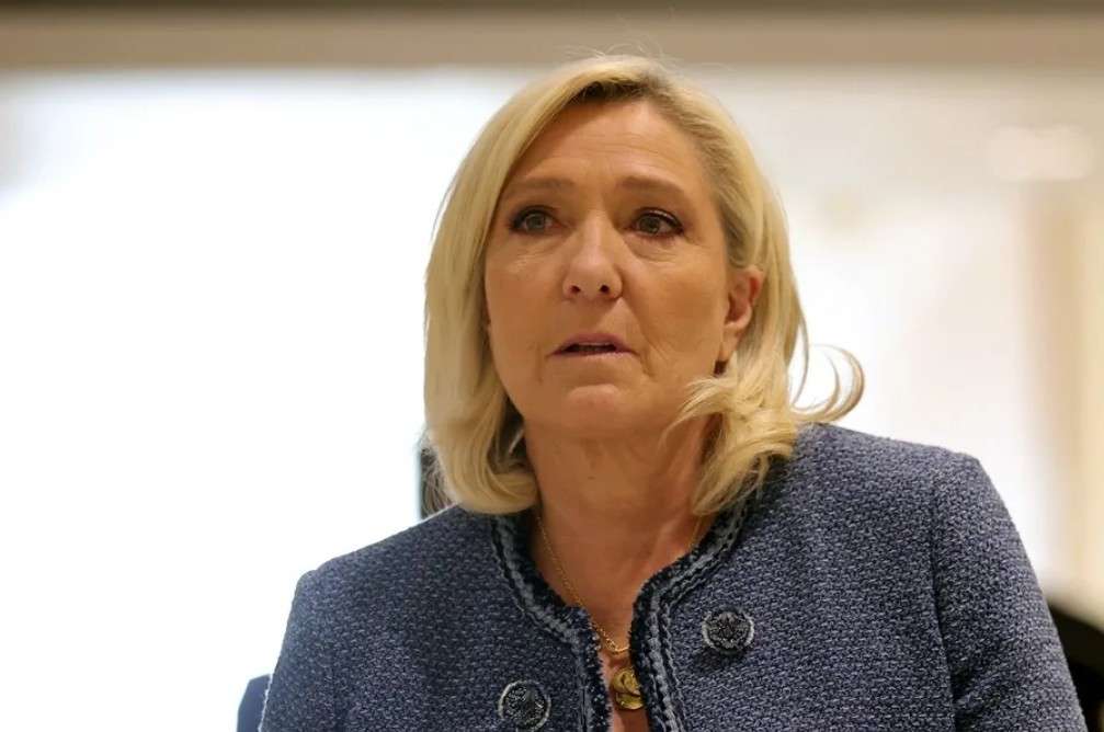 Justicia francesa condenó a cuatro años de prisión a Marine Le Pen por malversación