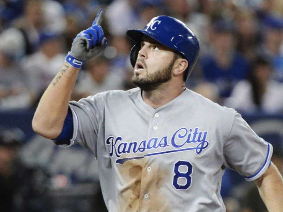 Mike Moustakas anuncia su retiro como jugador profesional