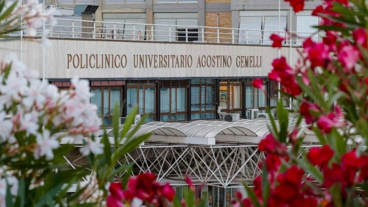 El Papa dejará el hospital este domingo tras dos crisis que pusieron su vida en peligro
