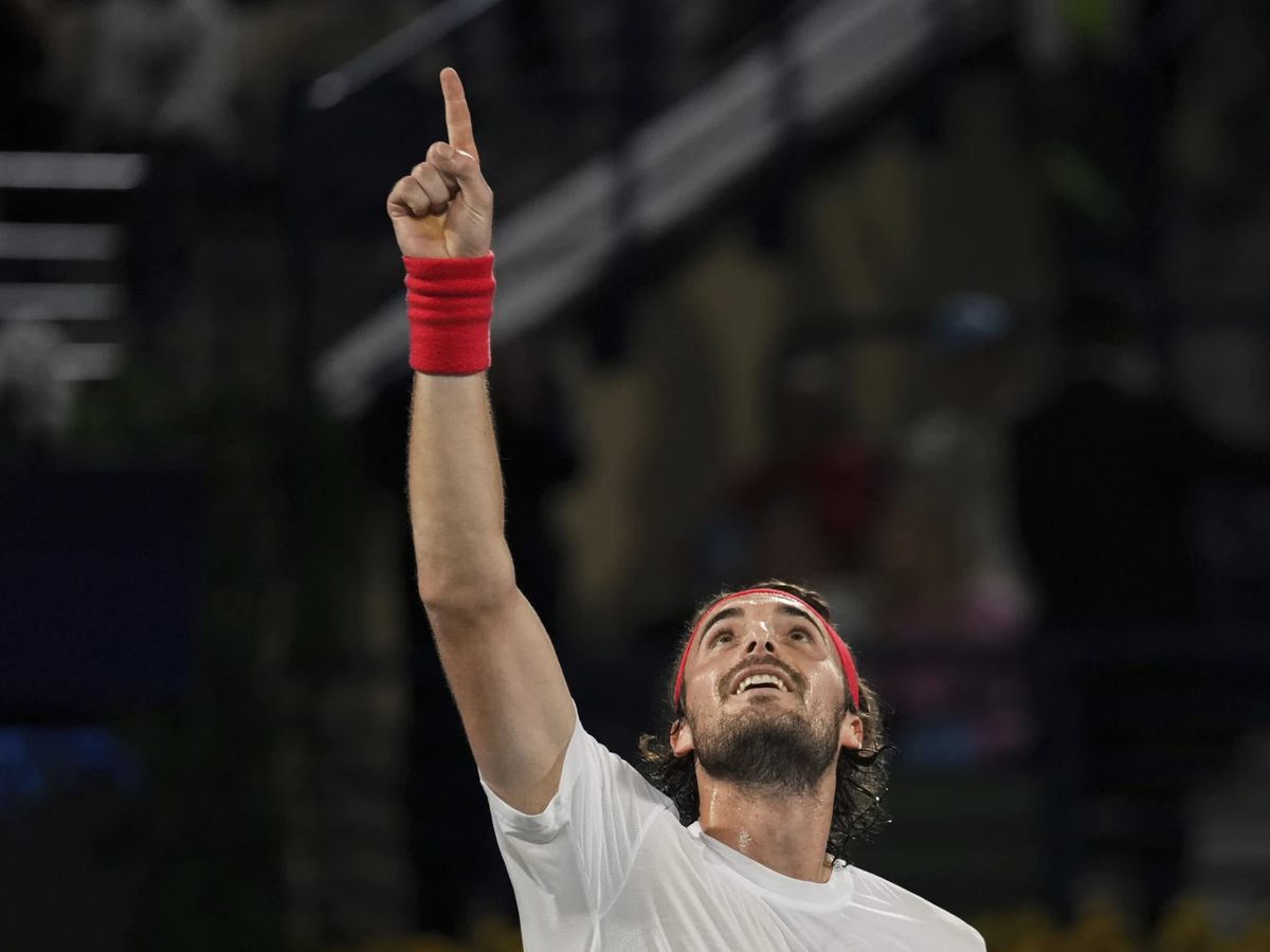 Tsitsipas frena racha en finales ATP 500 al ganar en Dubai
