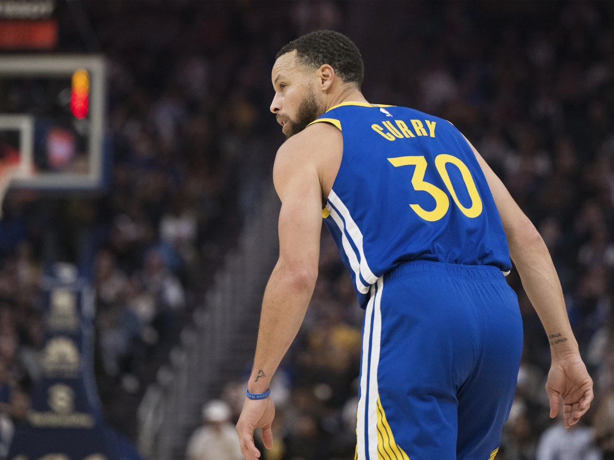 Curry y Jimmy Butler lideraron la victoria de Golden State